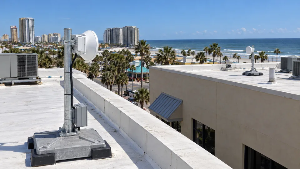 Point-to-point wireless radios on the rooftops of two neighbouring coastal commercial buildings in Daytona Beach.